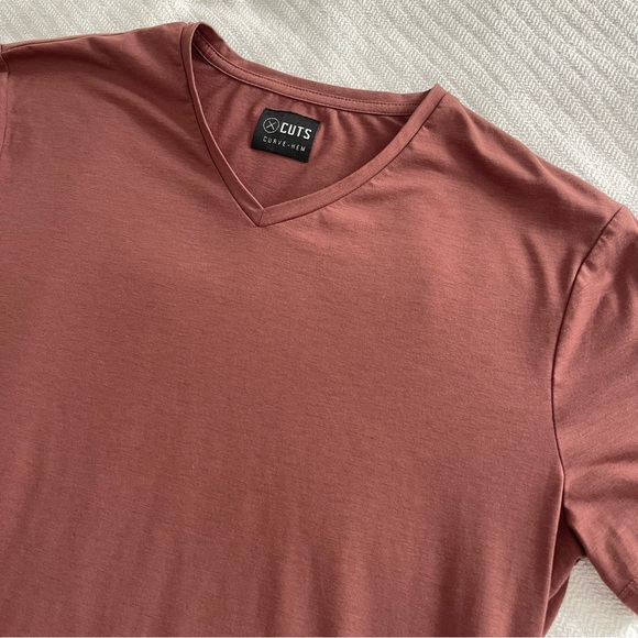 Cuts Curve-Hem V-Neck T-Shirt Men’s L - Picture 7 of 13